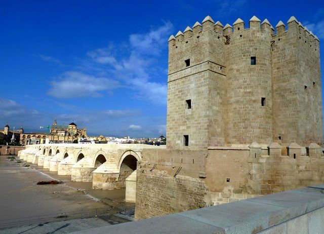 170292-torre-de-la-calahorra-y-puente-romano-de-cordoba.jpg