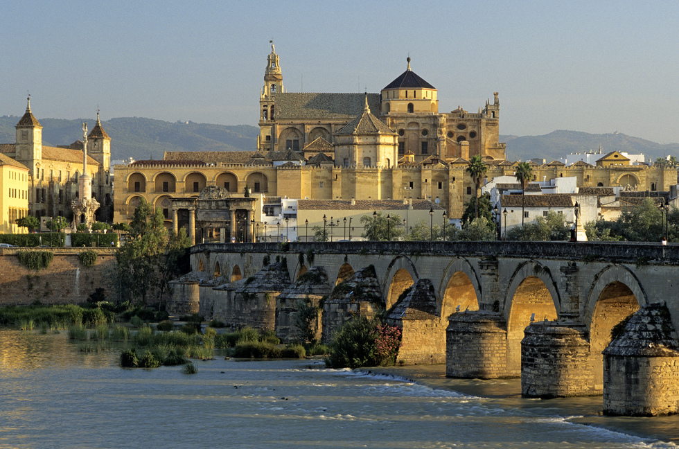 441_la-mezquita-la-catedral-y-el-puente-romano-sobre-el-guadalquivir.jpg