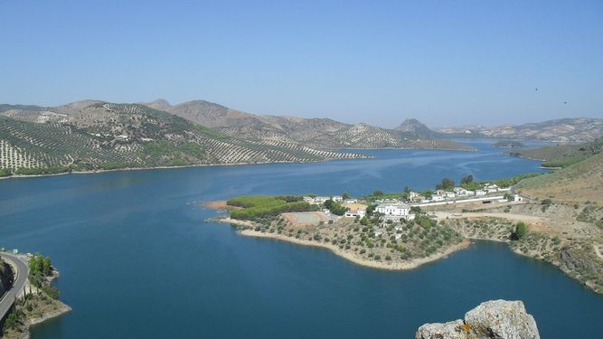 Embalse-Iznajar-Cordoba_1189691430_74655672_667x375.jpg