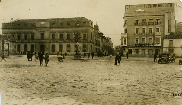 700px-Plaza_de_las_Tendillas_(1923-1926).png