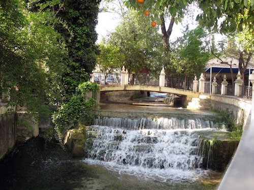 Vista-del-puente-en-la-Fuente-del-Río-en-Cabra-en-la-provincia-de-Córdoba.jpeg