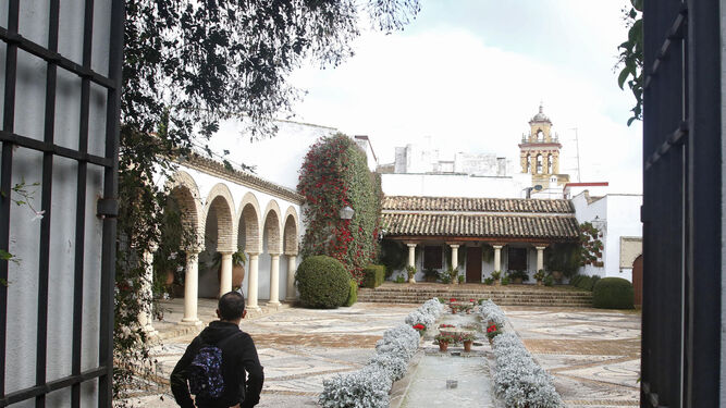 Palacio-Viana-Navidad_1528957326_129388184_667x375.jpg